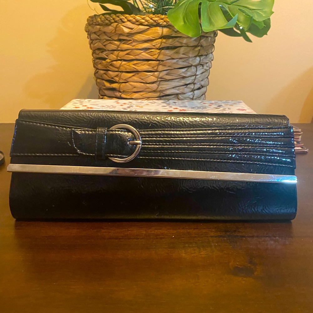 Black clutch